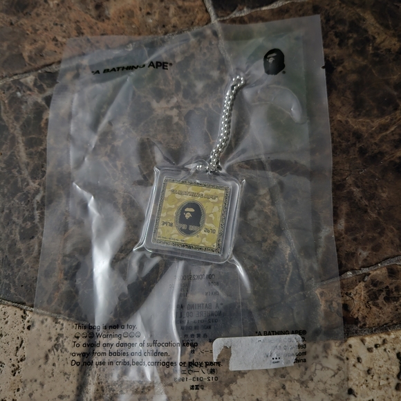 A BATHING APE BAPE AMERICAN EXPRESS CARD GOLD KEYCHAIN NWT - Picture 2 of 3